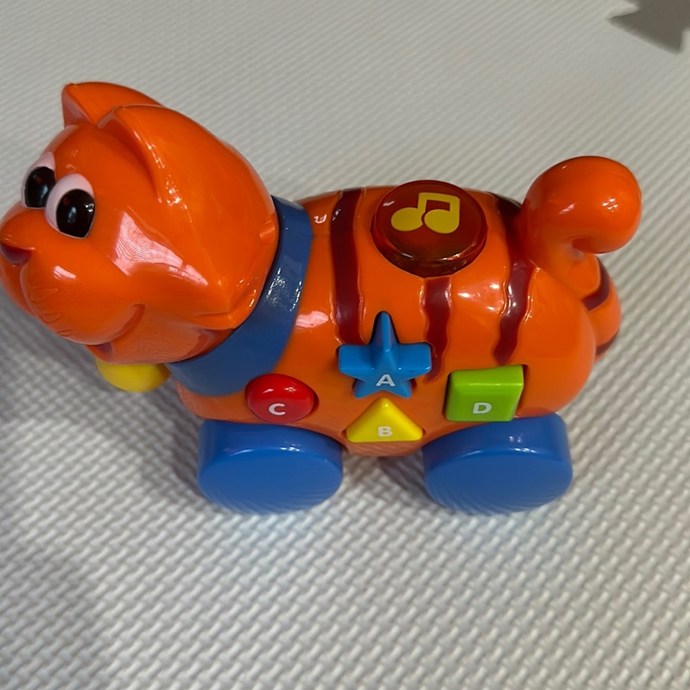 Cat toy with wheels